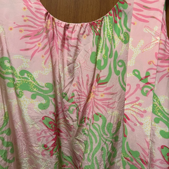 Beautiful Lilly Pulitzer Pink and Green Patterned Sleeveless top with sash - Picture 2 of 8